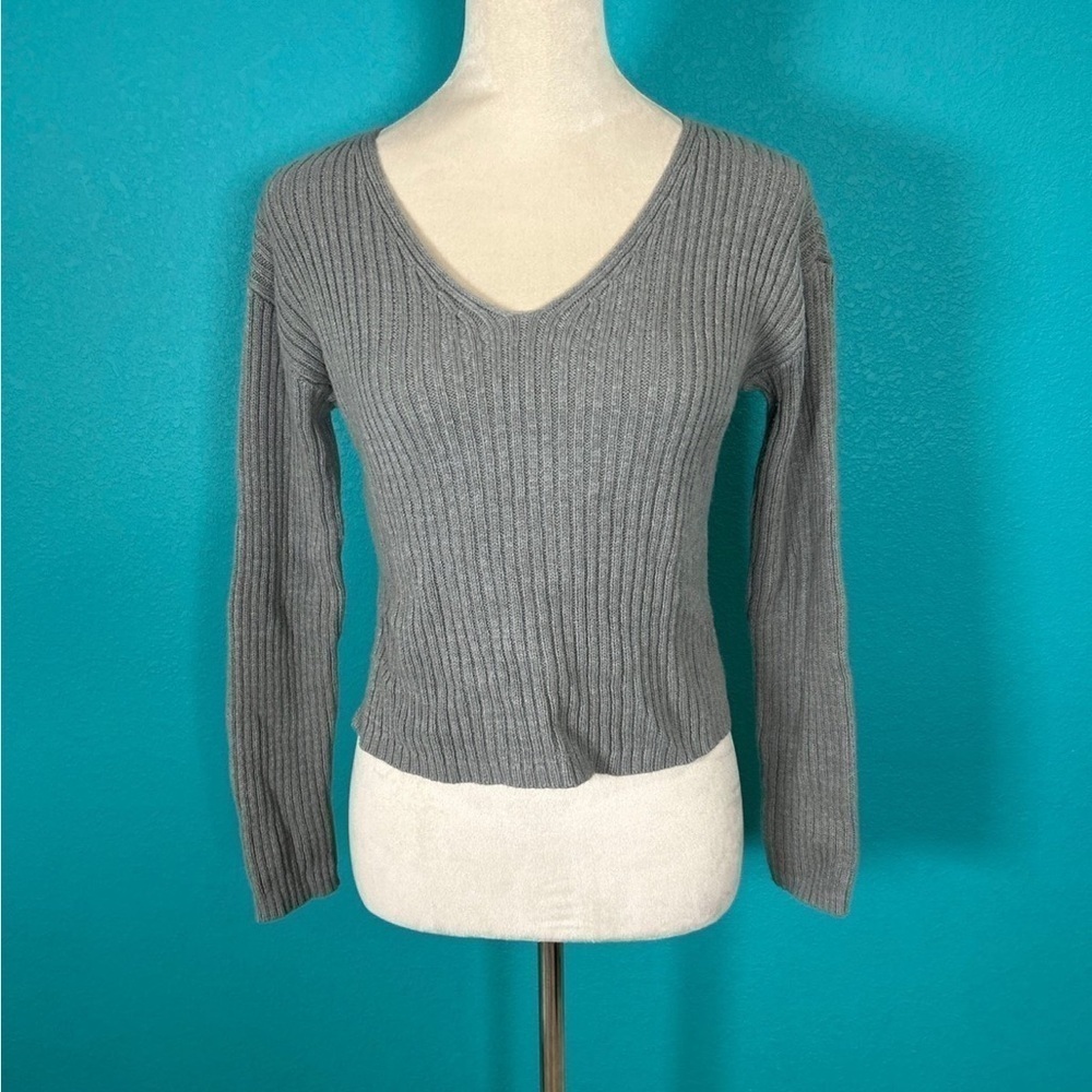 Wild fable grey cropped knit sweater in size small